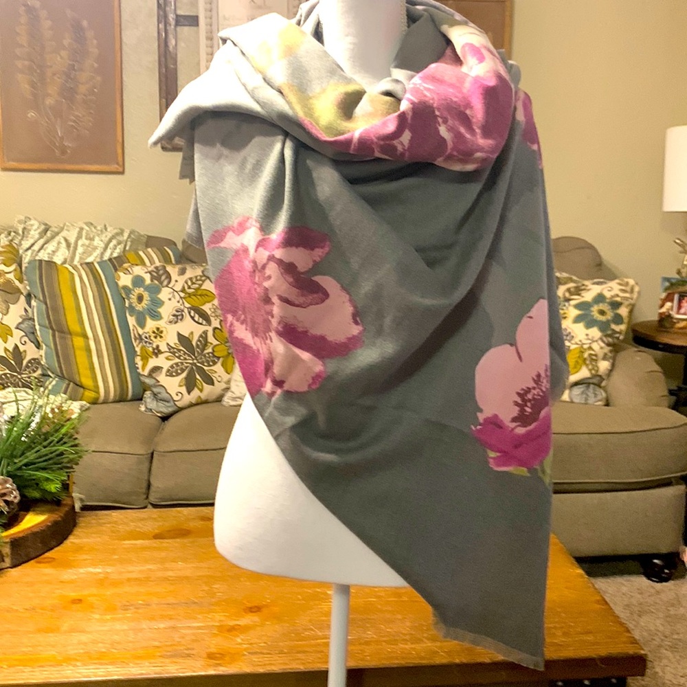 Chicos Cozy Shawl Pashmina Scarves Oblong Slate Cray NWT